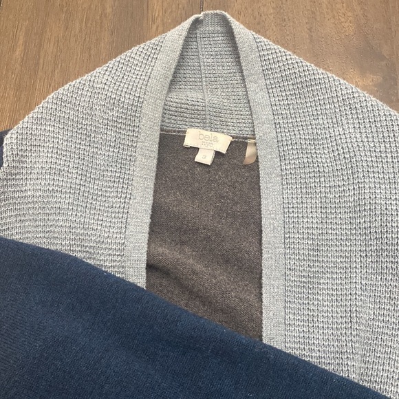 🌸 2/$10 Bela NYC Cardigan - Picture 3 of 7